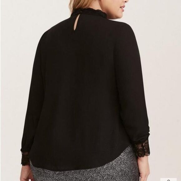 Torrid Georgette lace trimmed mock neck keyhole blouse sz 3 - Picture 2 of 12